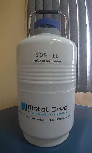 Botijão criogênico para armazenamento e transporte de sêmen Botijão criogênico para armazenamento e transporte de sêmen