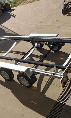 carreta para lancha 21 pés carreta para lancha 21 pés